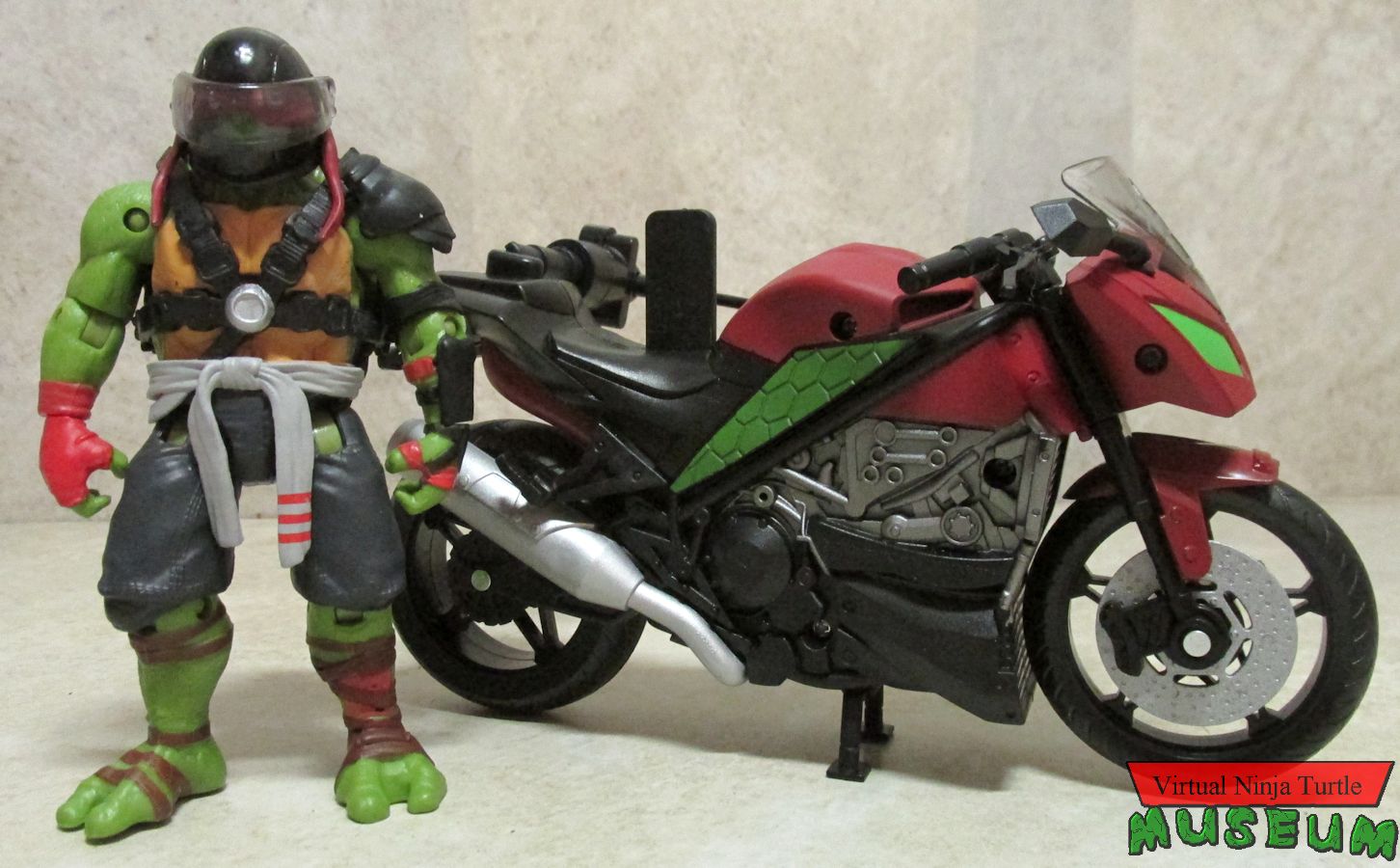 Ragin' Racer with Exclusive Raphael