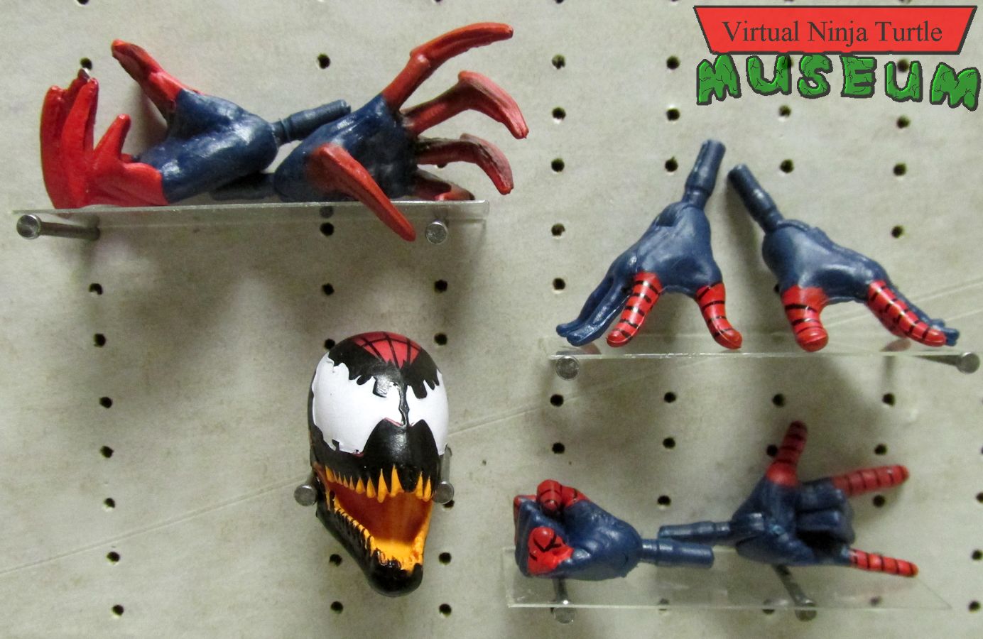 Ben Reilly accessories