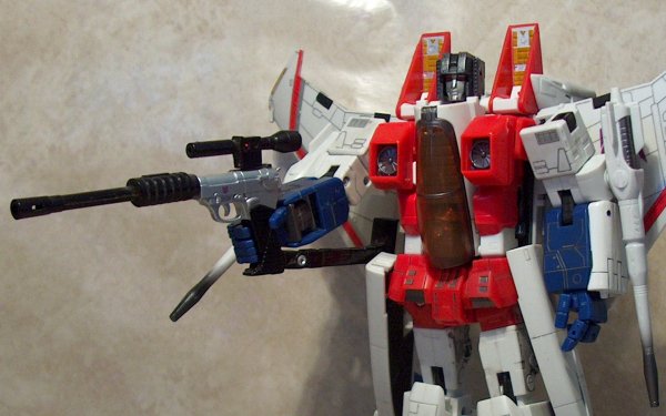 Starscream holdign Megatron gunmode